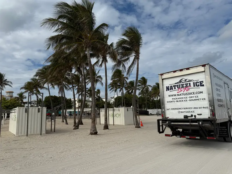 Camión de Natuzzi Ice SoFlo en la playa de Miami Beach